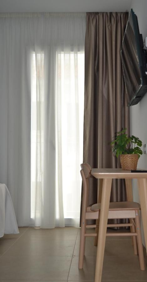 Hotel Oasis Centro コニル・デ・ラ・フロンテラ エクステリア 写真