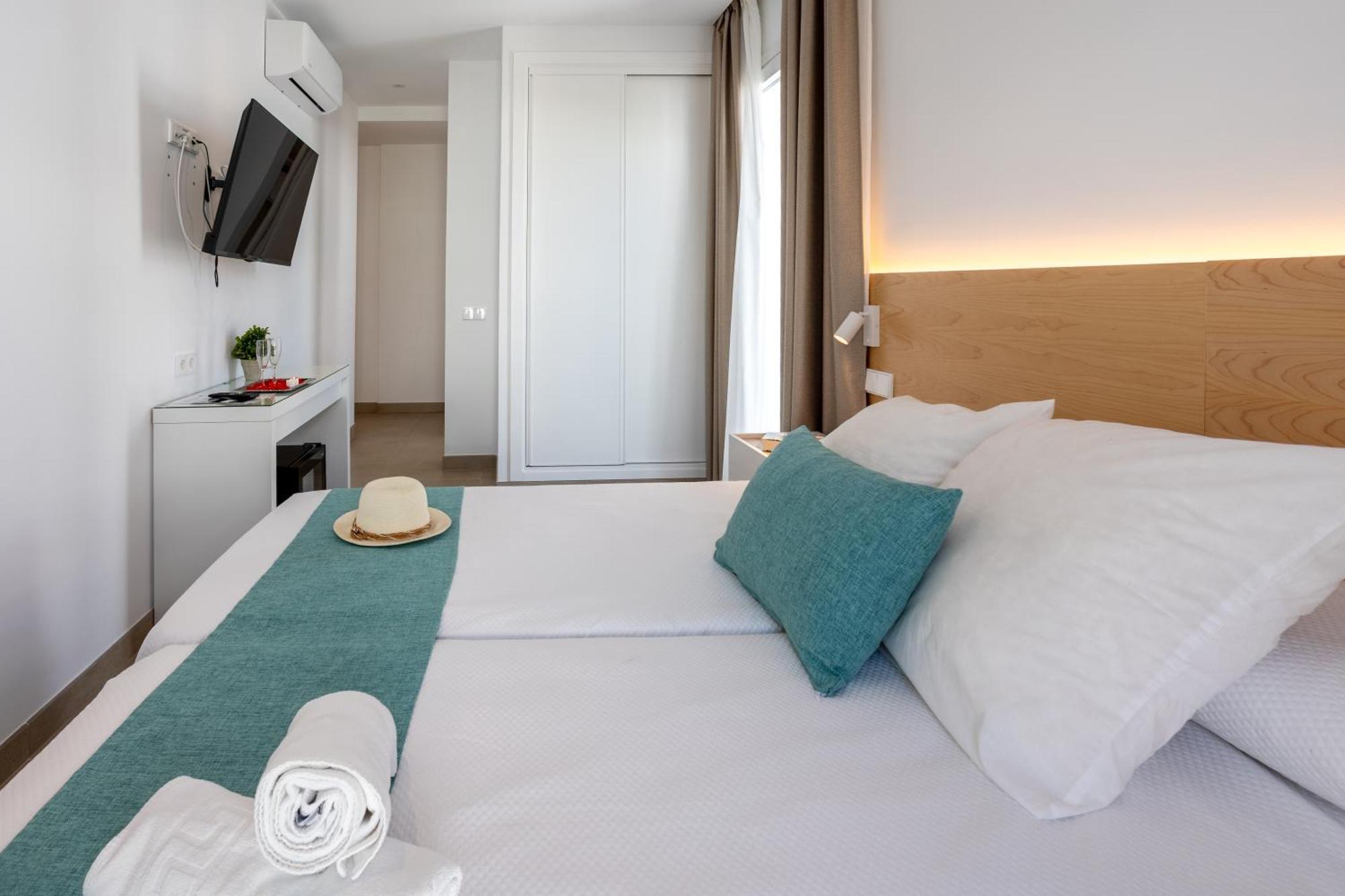 Hotel Oasis Centro コニル・デ・ラ・フロンテラ エクステリア 写真