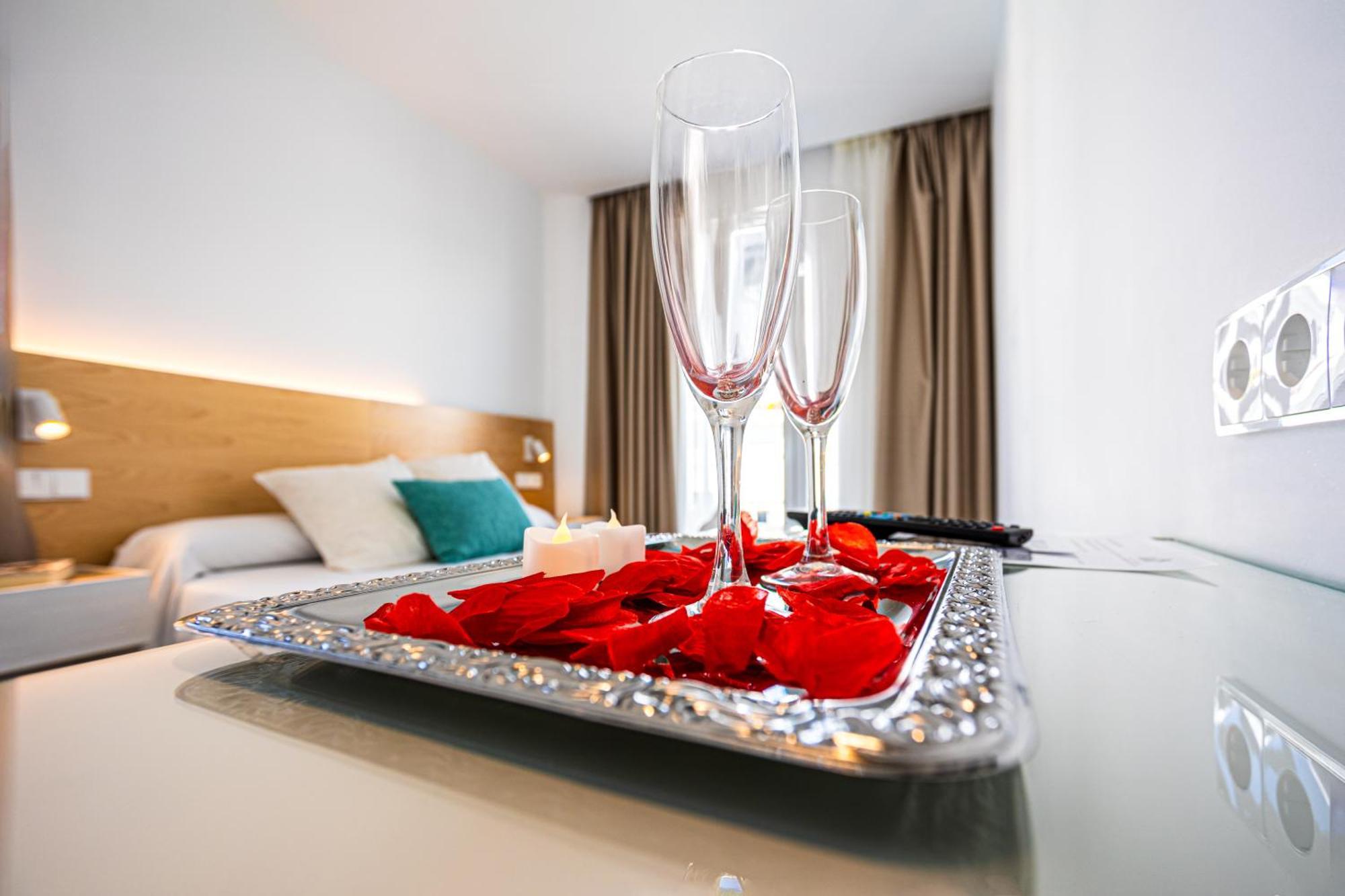 Hotel Oasis Centro コニル・デ・ラ・フロンテラ エクステリア 写真